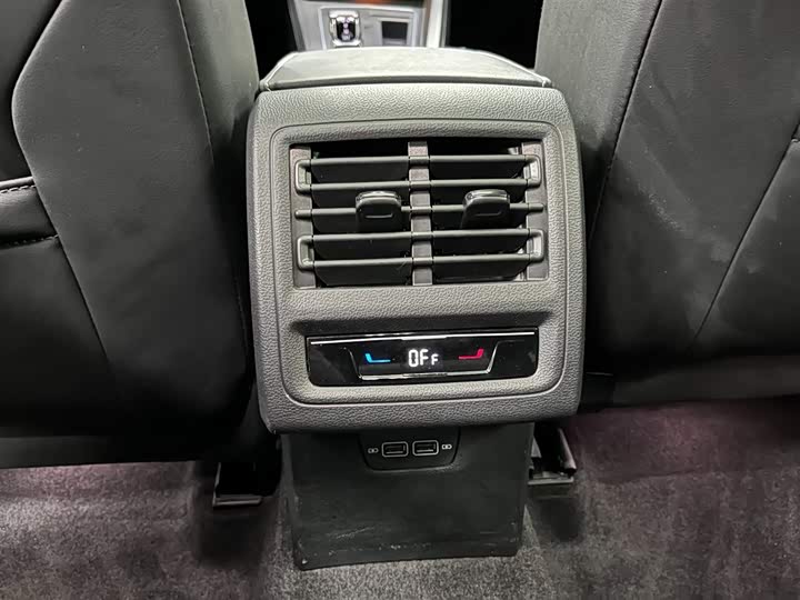 Фото 15 - Volkswagen Golf