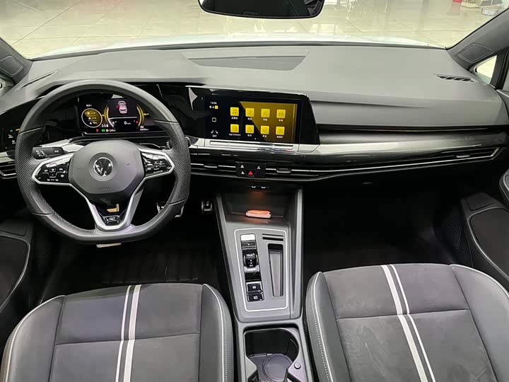 Фото 2 - Volkswagen Golf