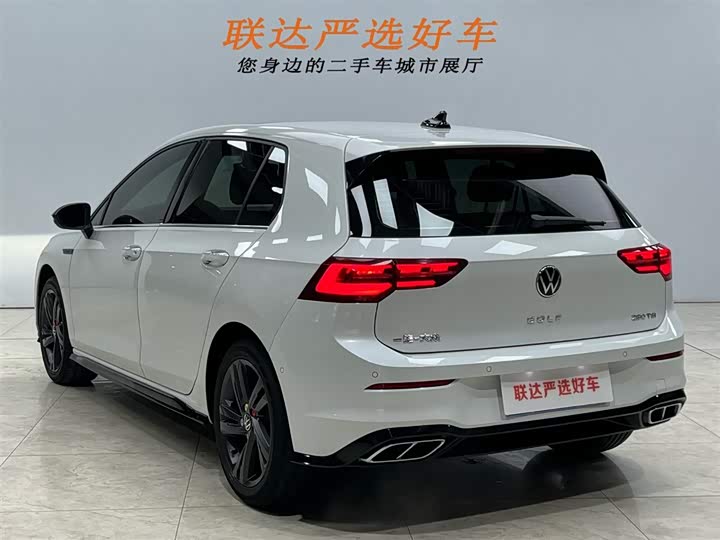 Фото 23 - Volkswagen Golf