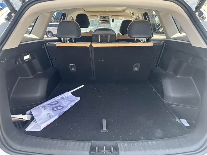 Фото 11 - Geely Atlas L