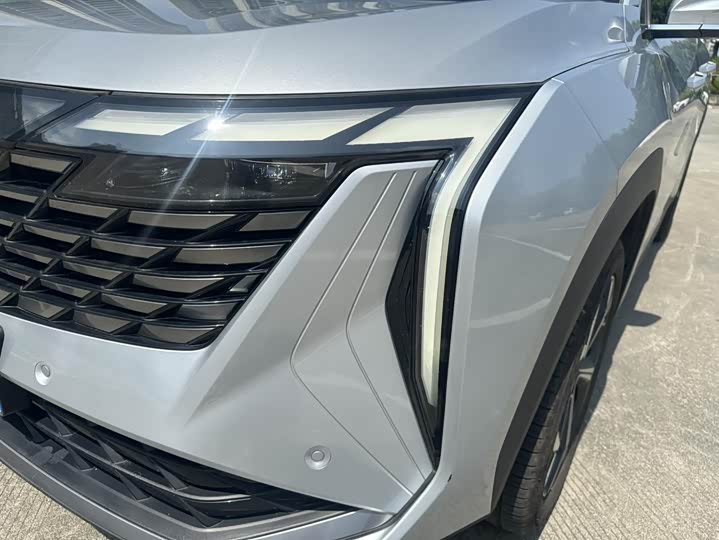 Фото 18 - Geely Atlas L