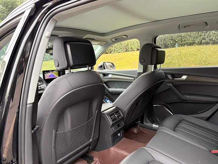 Фото 8 - Audi Q5L