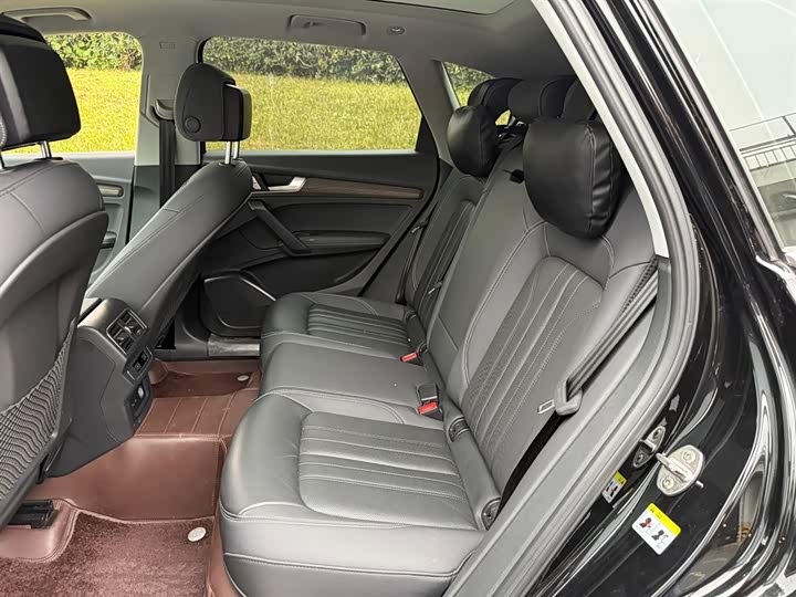 Фото 9 - Audi Q5L