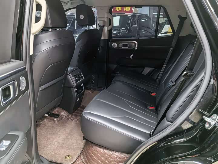 Фото 11 - Tank 400 Hybrid