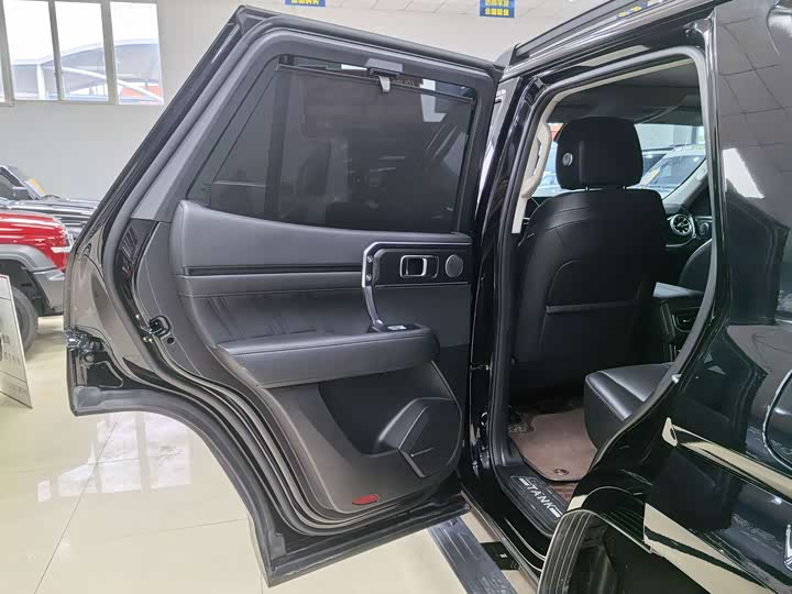 Фото 9 - Tank 400 Hybrid