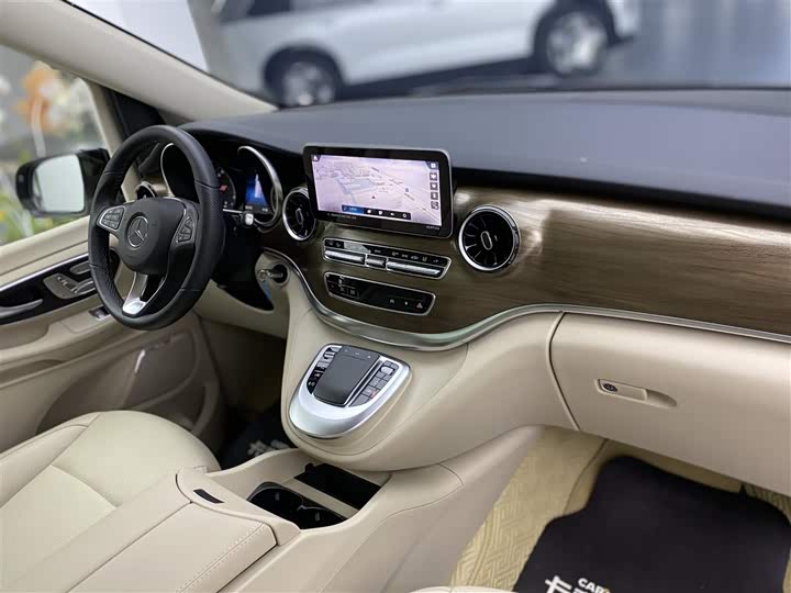 Фото 10 - Mercedes-Benz V-Class