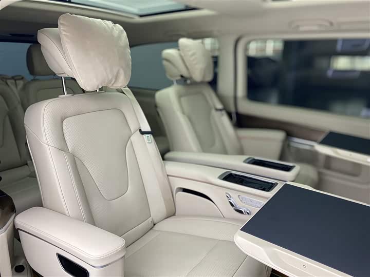 Фото 12 - Mercedes-Benz V-Class