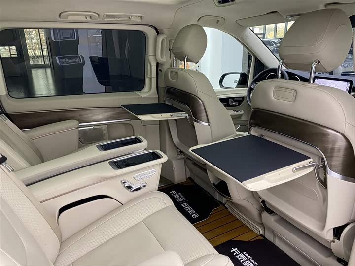 Фото 14 - Mercedes-Benz V-Class