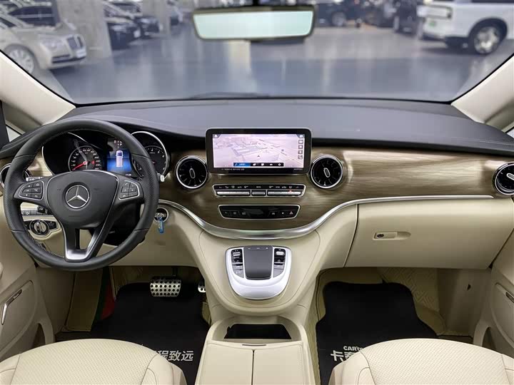 Фото 15 - Mercedes-Benz V-Class