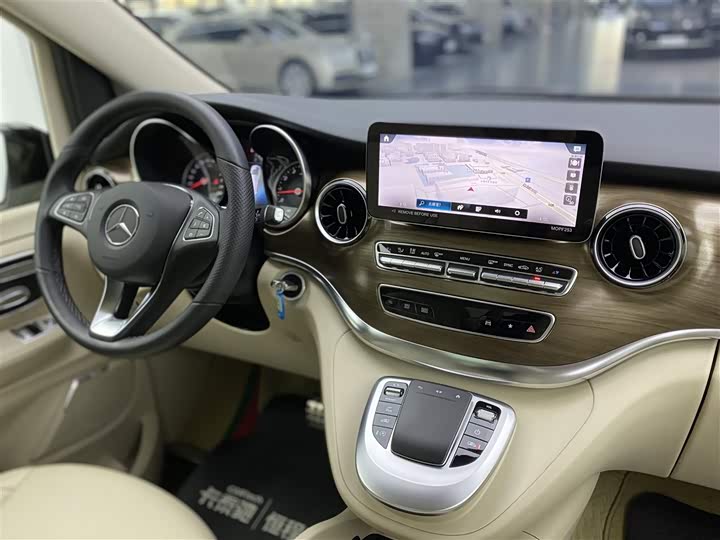 Фото 16 - Mercedes-Benz V-Class