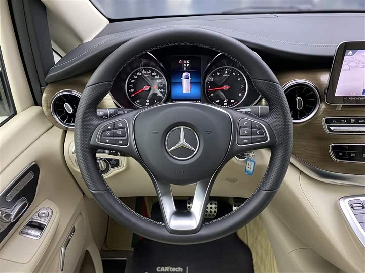 Фото 17 - Mercedes-Benz V-Class