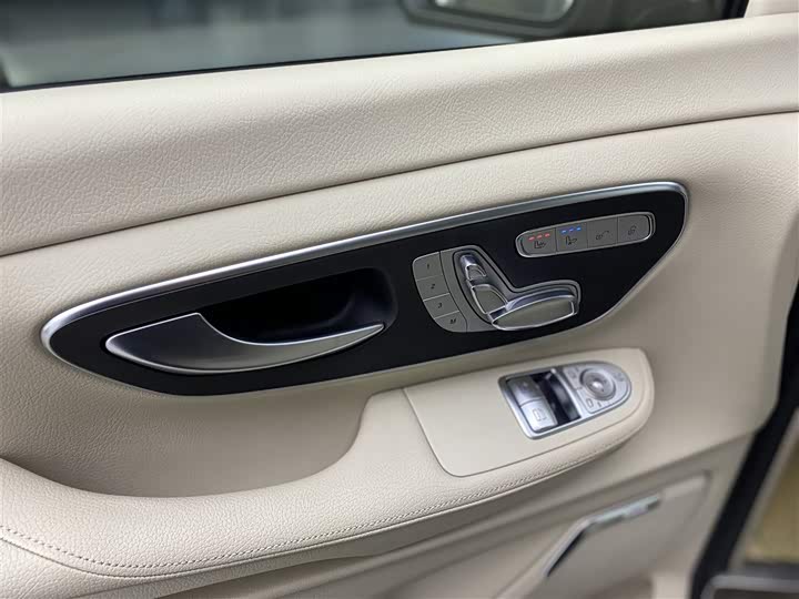 Фото 24 - Mercedes-Benz V-Class