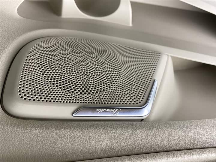 Фото 25 - Mercedes-Benz V-Class