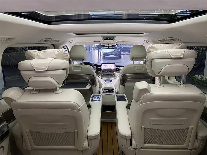 Фото 27 - Mercedes-Benz V-Class