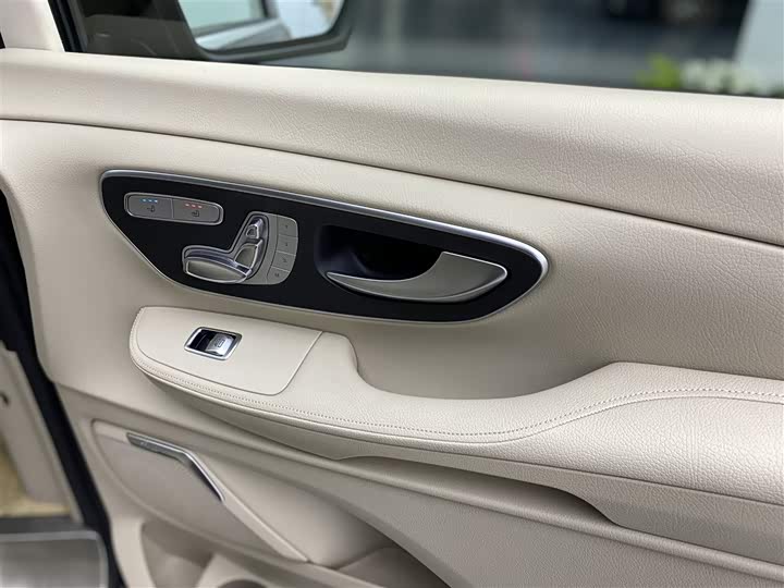 Фото 29 - Mercedes-Benz V-Class