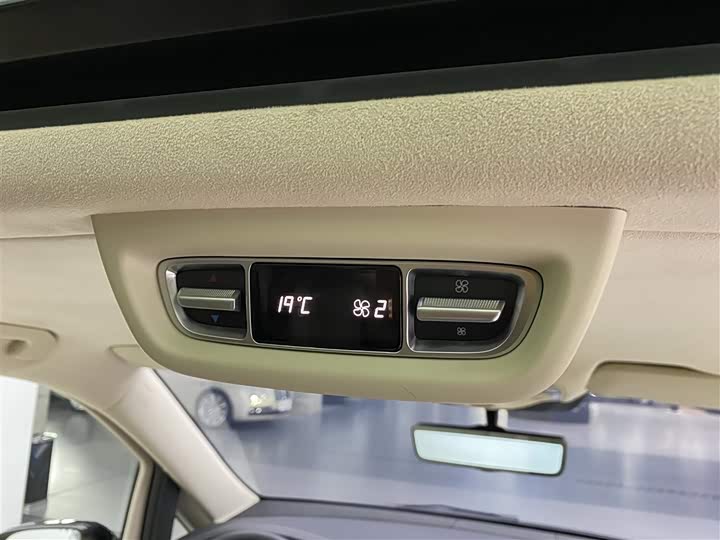 Фото 30 - Mercedes-Benz V-Class