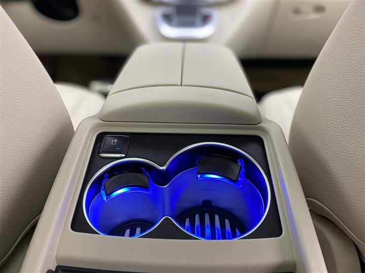 Фото 31 - Mercedes-Benz V-Class