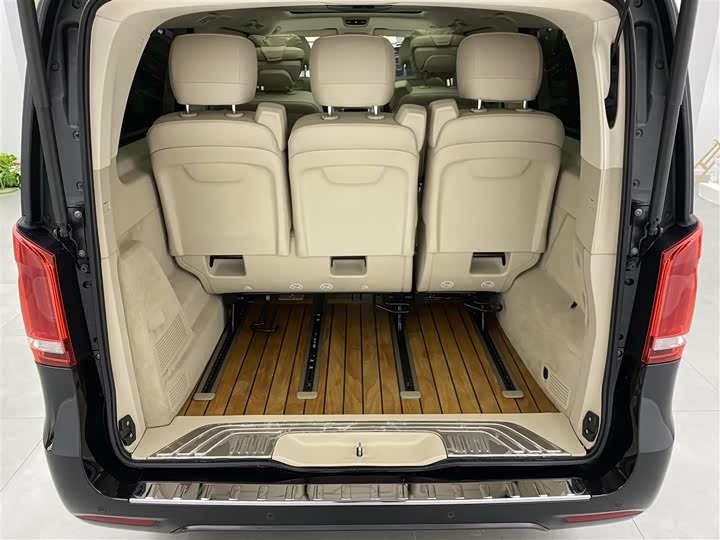 Фото 33 - Mercedes-Benz V-Class