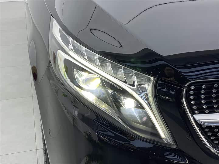 Фото 35 - Mercedes-Benz V-Class