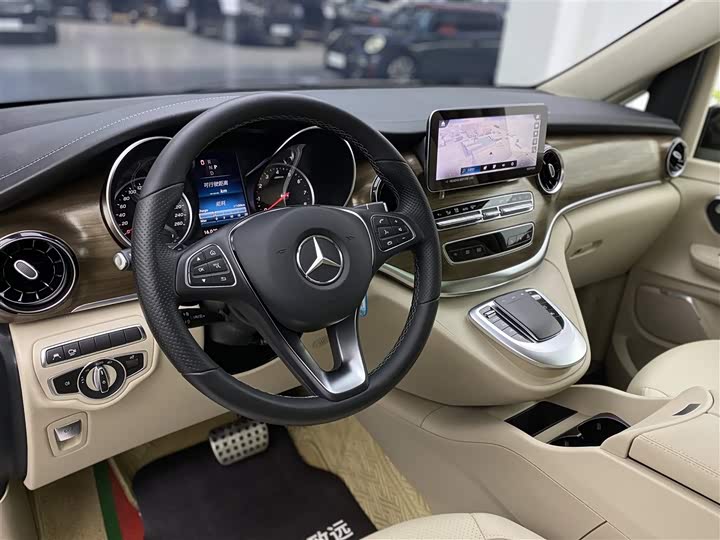 Фото 7 - Mercedes-Benz V-Class