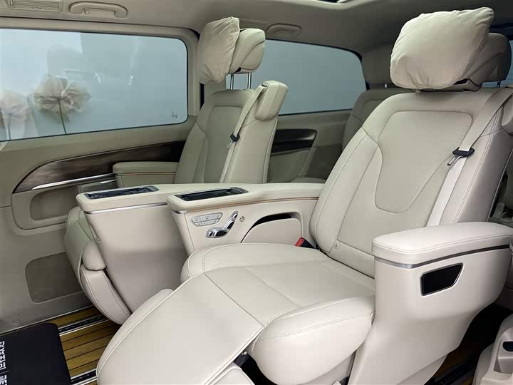 Фото 8 - Mercedes-Benz V-Class