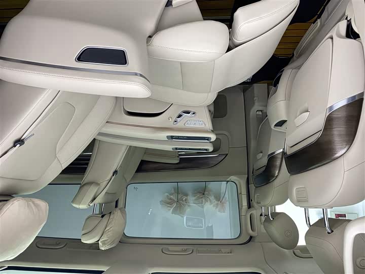 Фото 9 - Mercedes-Benz V-Class