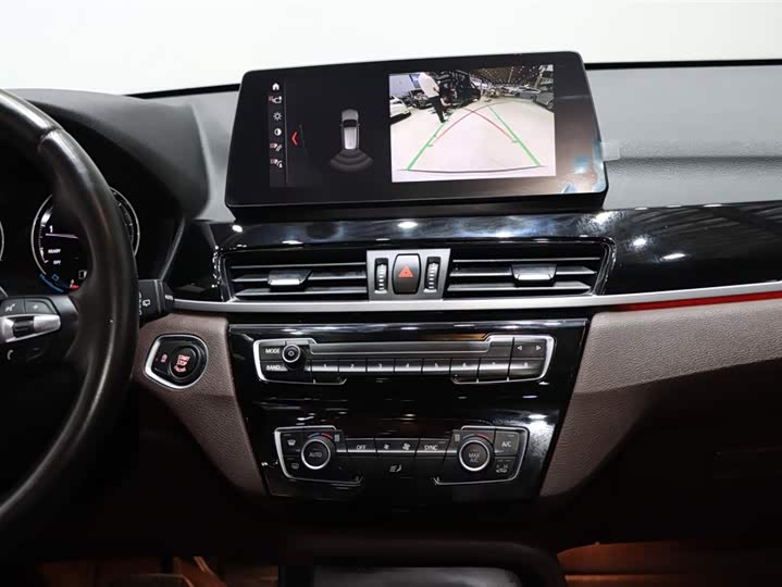 Фото 14 - BMW X1