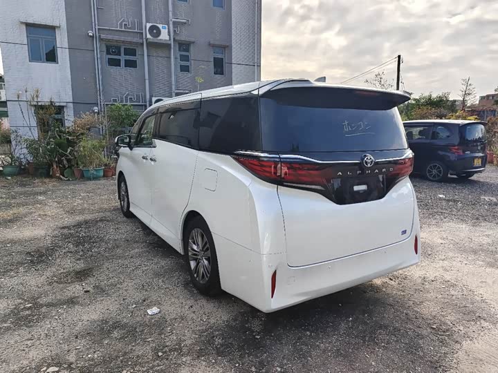 Фото 13 - Toyota Alphard