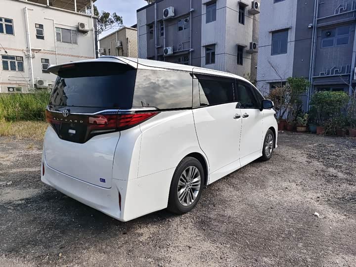 Фото 14 - Toyota Alphard