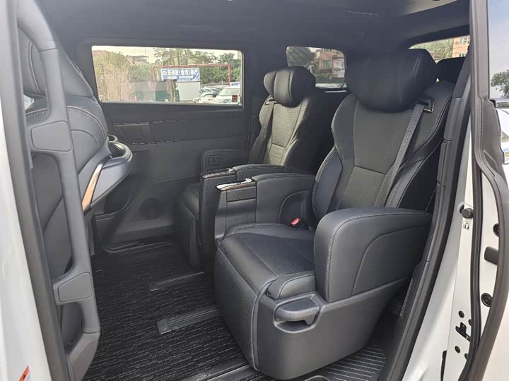 Фото 9 - Toyota Alphard