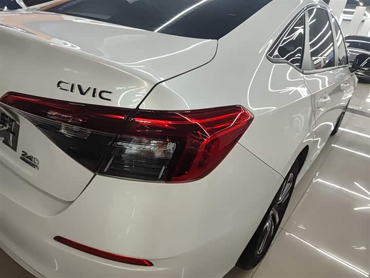 Фото 8 - Honda Civic