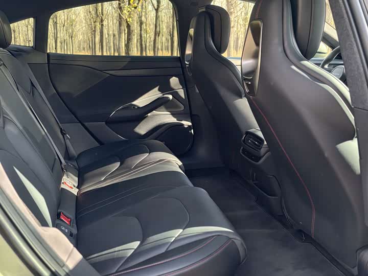 Фото 10 - Xiaomi SU7