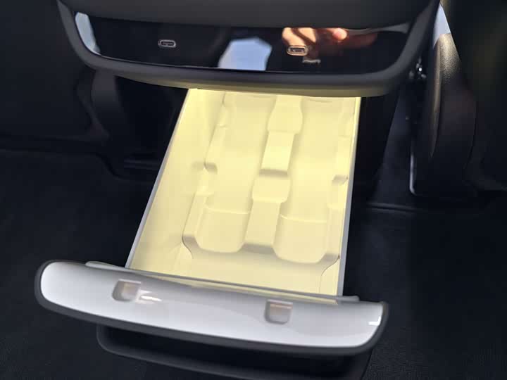 Фото 12 - Xiaomi SU7