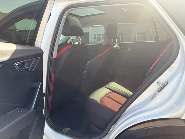 Фото 10 - Audi Q2L