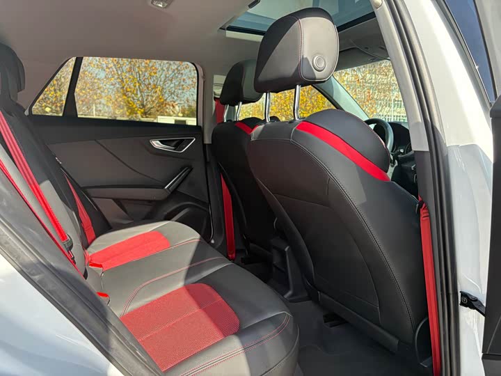 Фото 16 - Audi Q2L