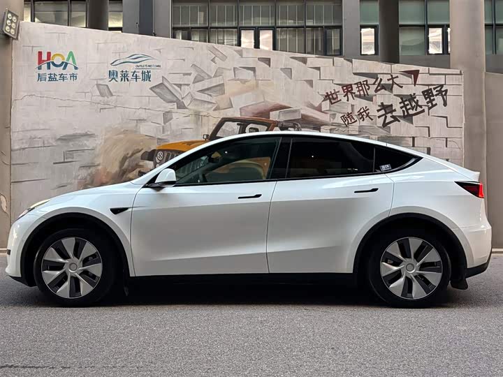 Фото 3 - Tesla Model Y