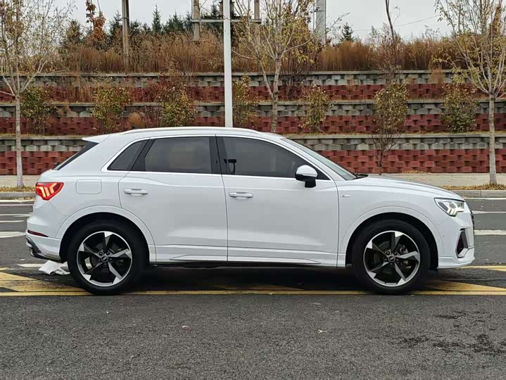 Фото 4 - Audi Q3