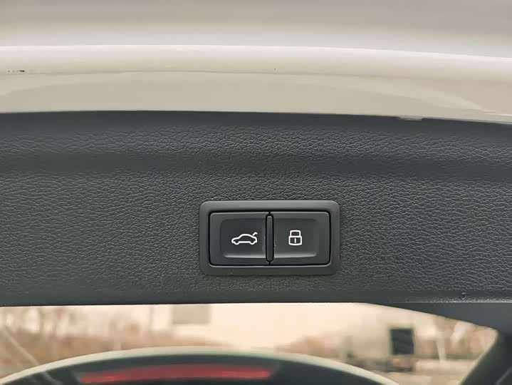 Фото 8 - Audi Q3