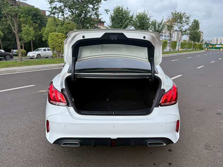 Фото 11 - MG Motor 5