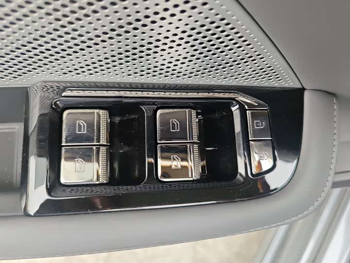 Фото 16 - Zeekr 001