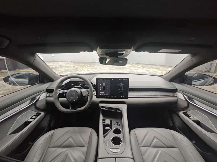 Фото 17 - Zeekr 001