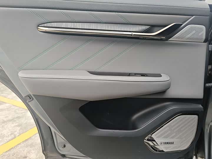 Фото 18 - Zeekr 001