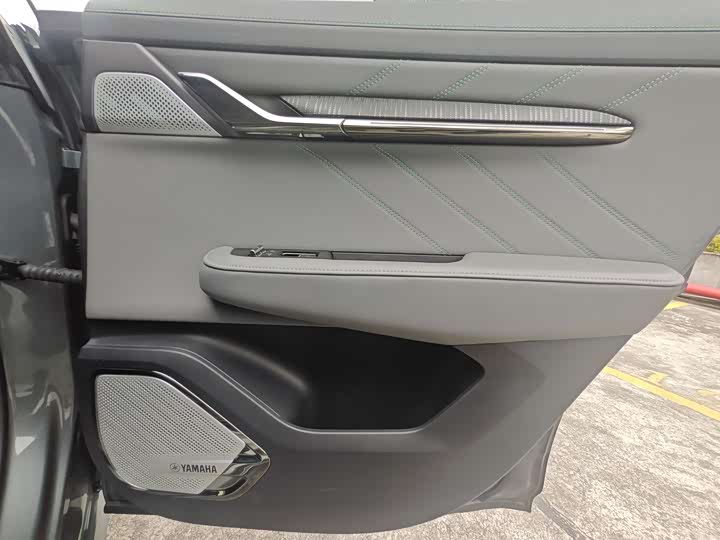 Фото 21 - Zeekr 001