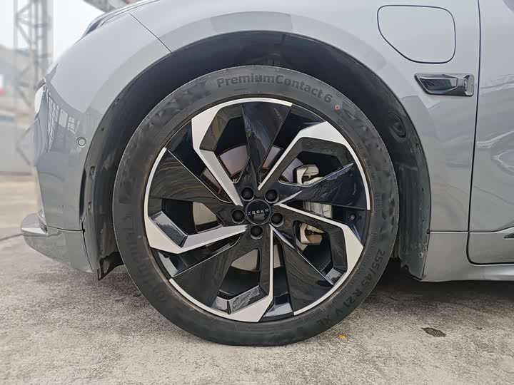 Фото 27 - Zeekr 001