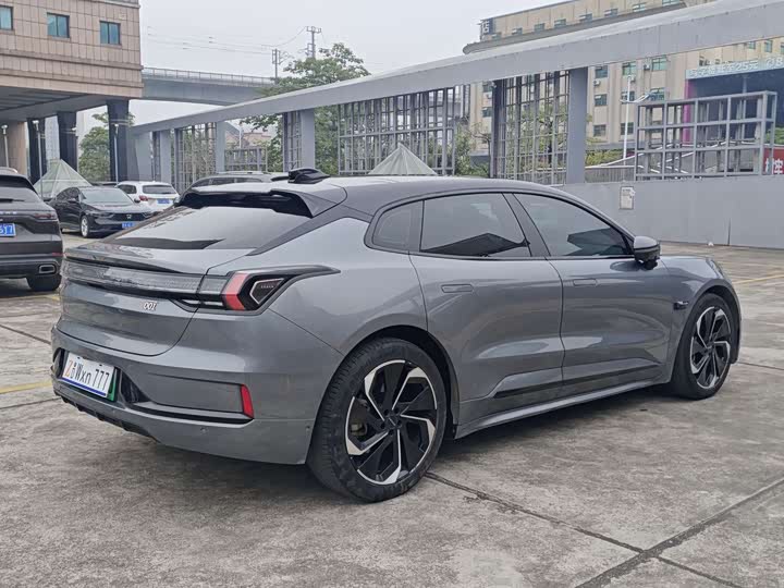 Фото 28 - Zeekr 001