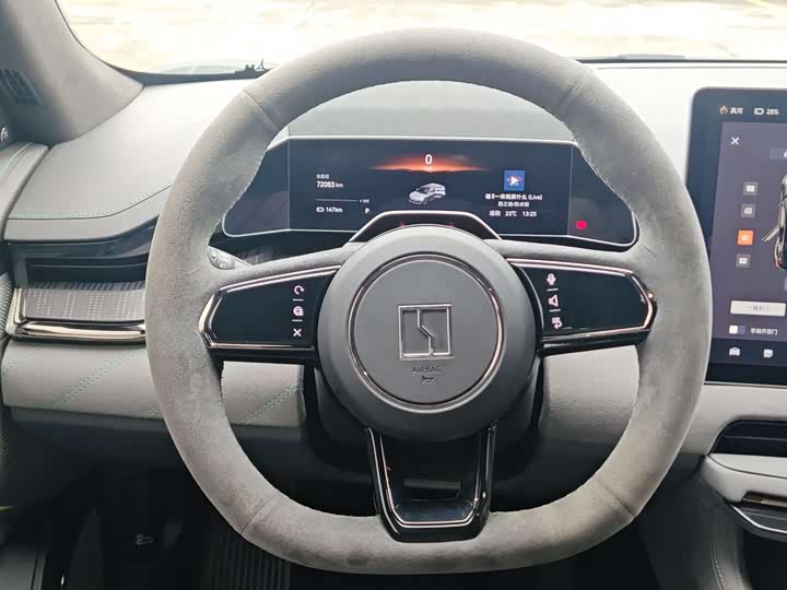 Фото 6 - Zeekr 001