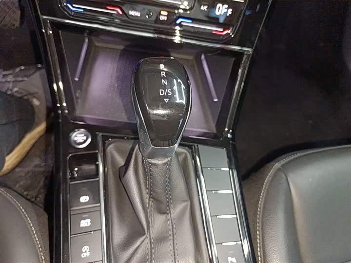 Фото 14 - Volkswagen Passat