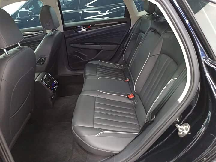 Фото 17 - Volkswagen Passat