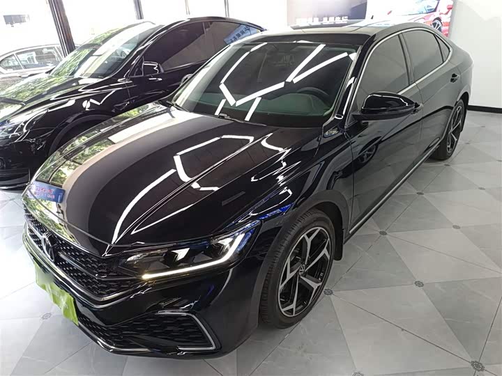 Фото 2 - Volkswagen Passat