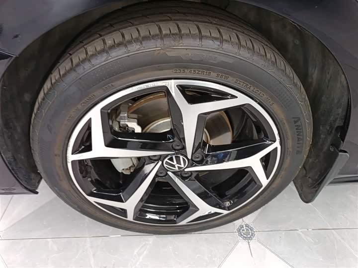 Фото 22 - Volkswagen Passat